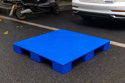 倉儲堆垛叉車周轉(zhuǎn)用塑膠棧板 1212平面九腳塑料托盤 可加鋼管