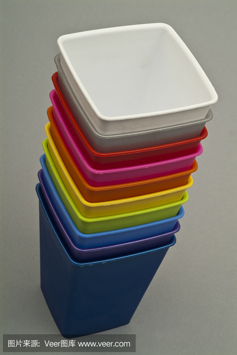 彩色的塑料容器